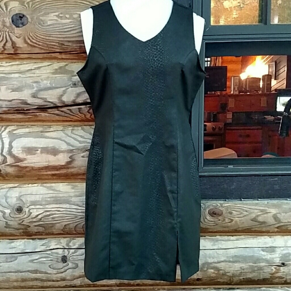 Dark green snakeskin print midi dress. Mode Sara.